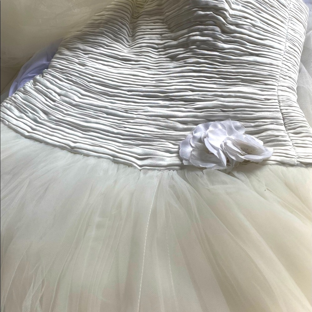 Size 8 Ivory Oleg Cassini gown in PRESERVATION BOX!